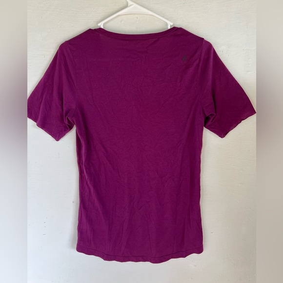 Volcom Violet Purple Womenโs Relaxed Fit Bow Pocket V-Neck Tee Shirt Size Small - Picture 2 of 5